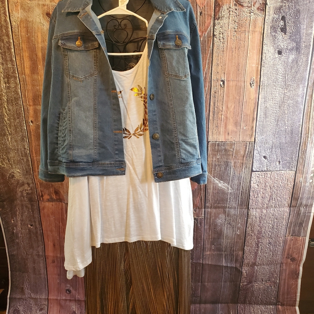 Retro Outfit looking for her queen